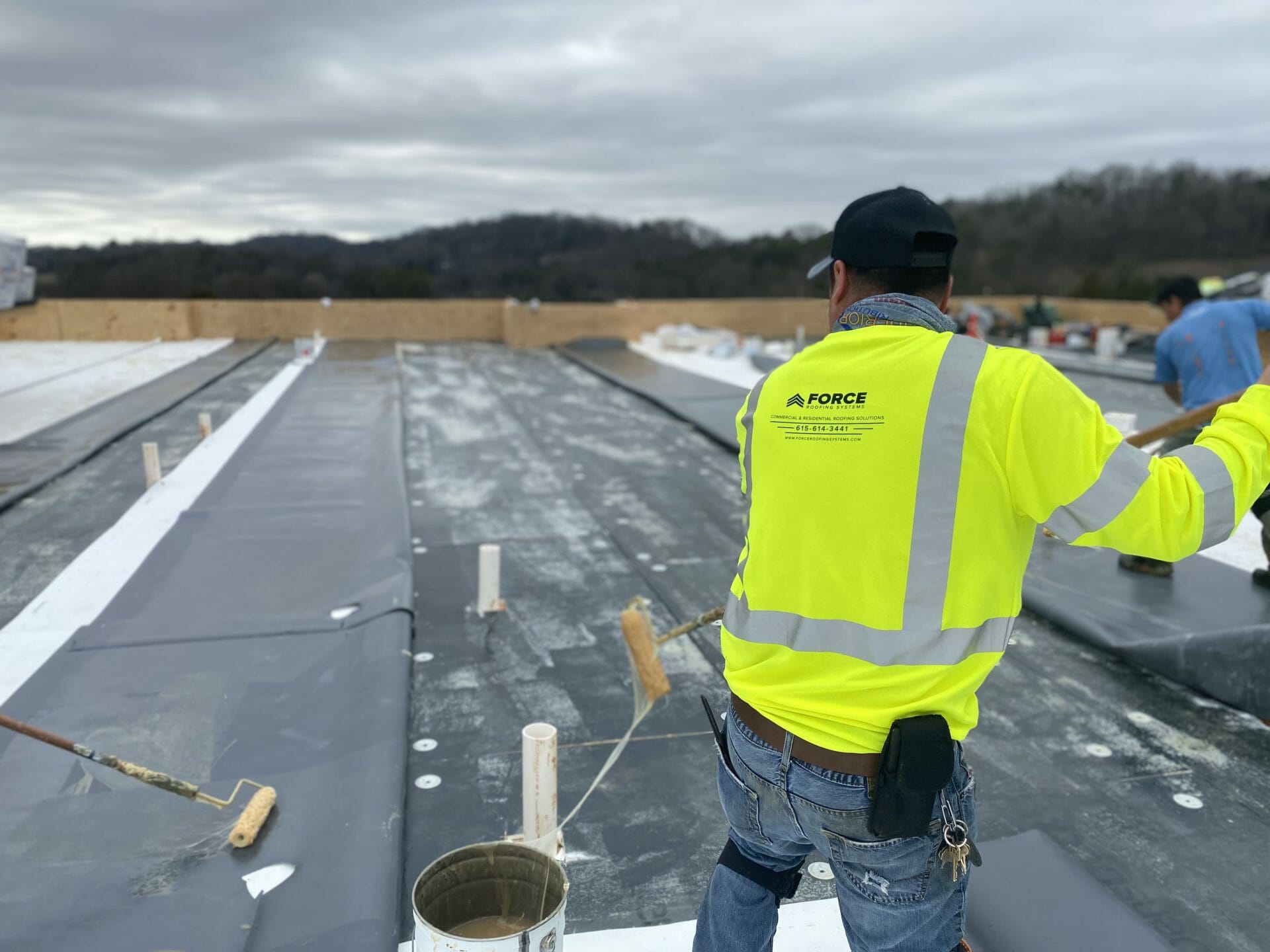 Expert roofing contractor installing a commercial roof in Franklin, TN