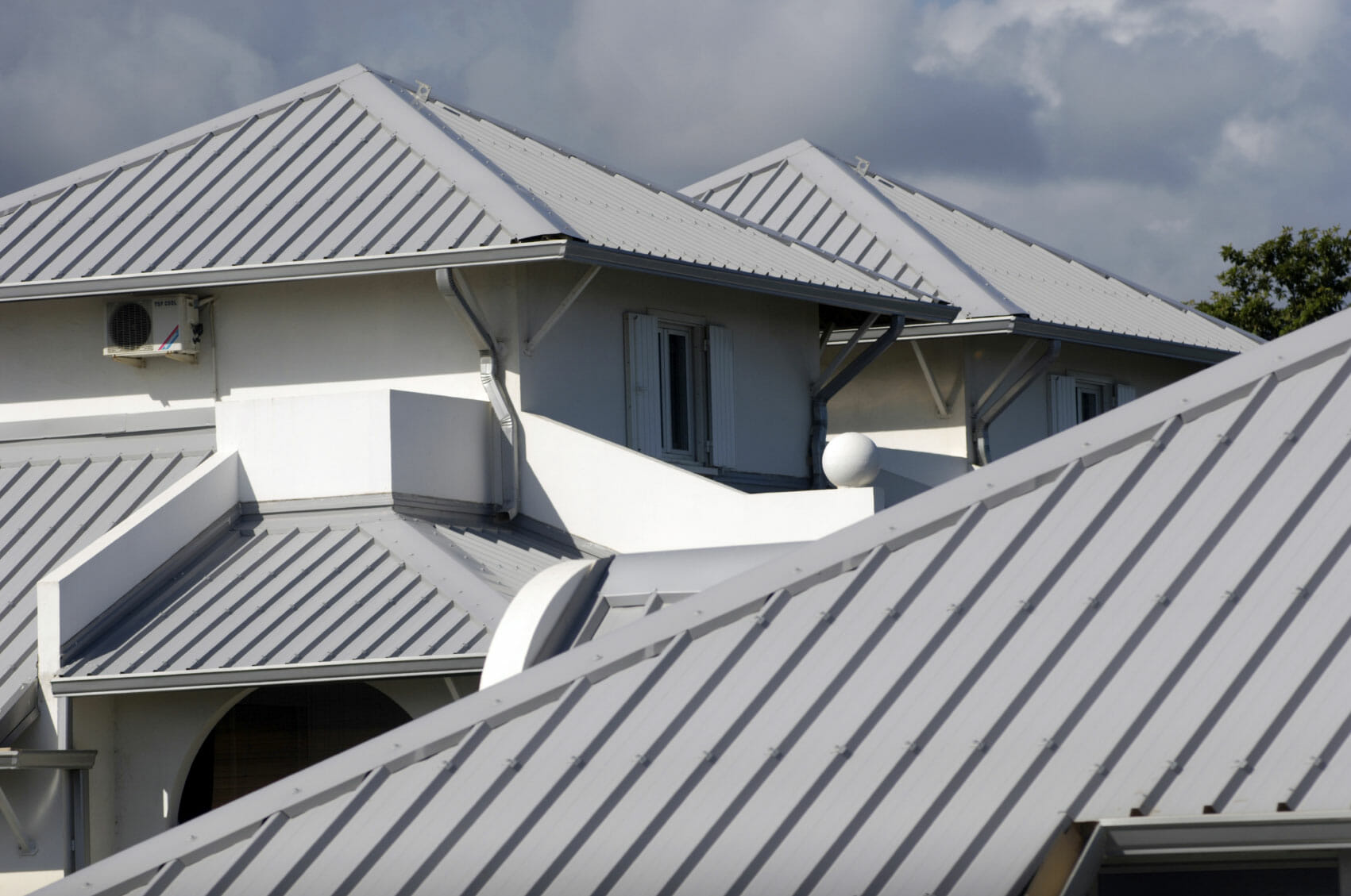 Aluminum roofing installation and repair in Franklin, TN